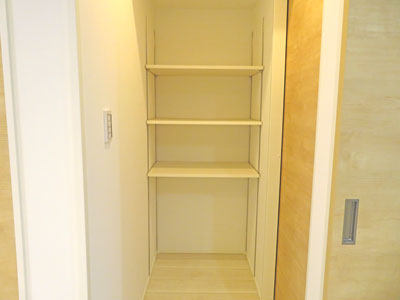 トイレ横収納
