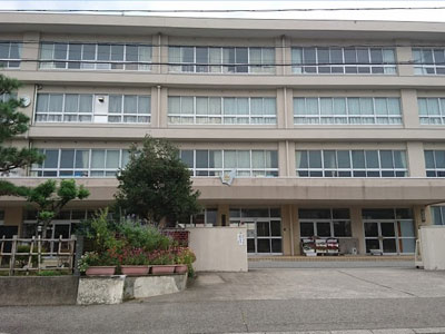 金沢市立額中学校まで約1070m