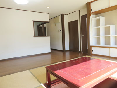 小上がり居間スペースには掘りごたつ有り