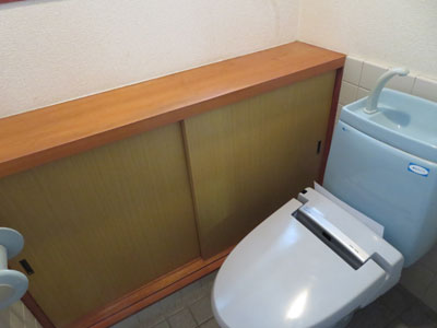 6SLDK トイレ(収納もあって便利)