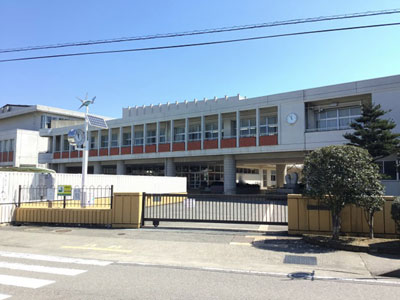 金沢市立泉野小学校まで860m