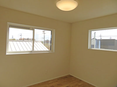 津幡駅まで約2000m