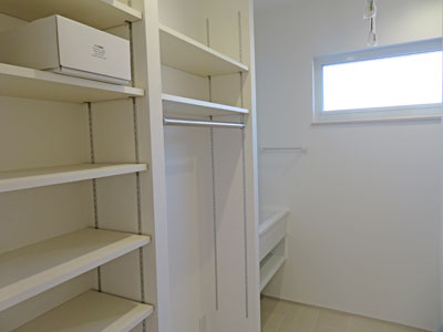 洗面兼サンルームは収納豊富