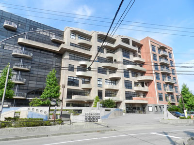 【星陵高等学校】スポーツの強豪として全国的に有名で充実した施設も揃う。車で約3分。