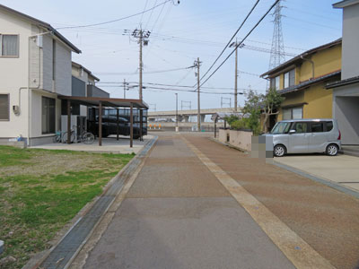 前面道路を含む現地土地写真