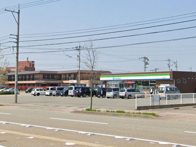 ファミリーマート小松園町東店まで約700m