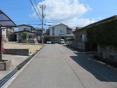 前面道路を含む現地土地写真